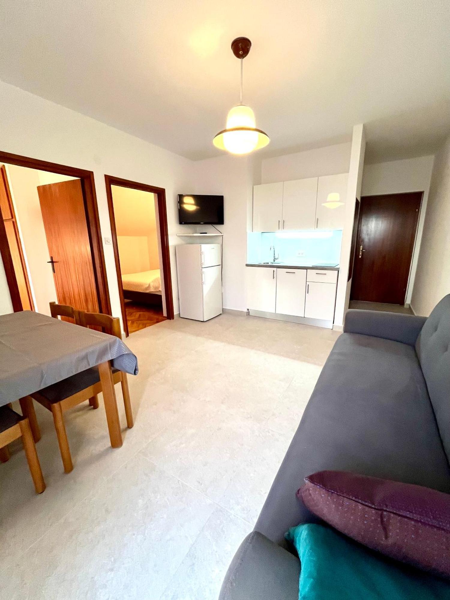 Apartments Martina พรีมอชเตน ภายนอก รูปภาพ
